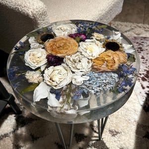 CUSTOM* Floral Epoxy Side Table ,Bouquet preservation,Wedding flower, resin side table with dried flowers,Resin side table with flowers